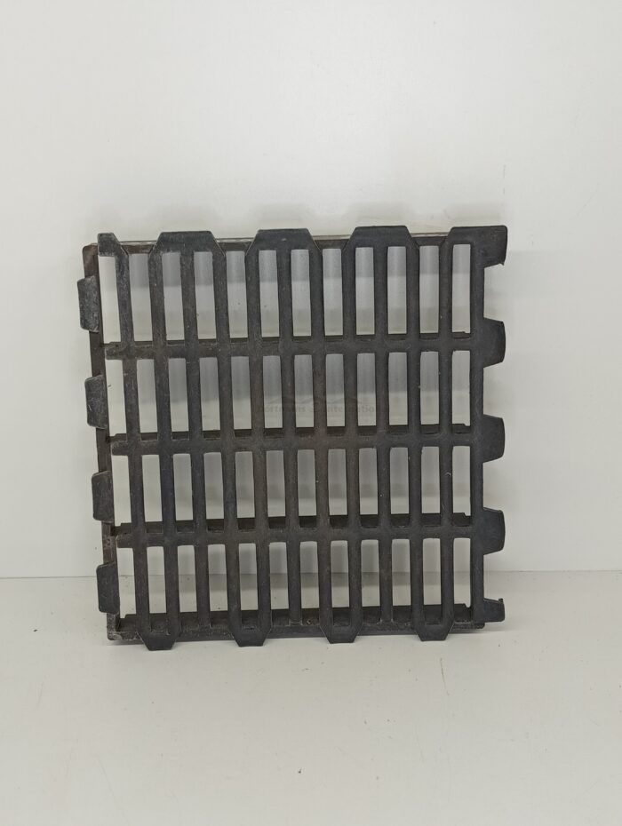 Plastic slatted piglet 30.5 x 30.5 BSM black
