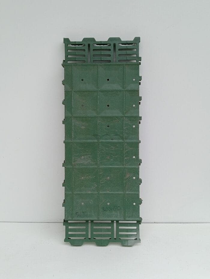 Plastic slatted stall 30 x 80 MIK Opal Green close